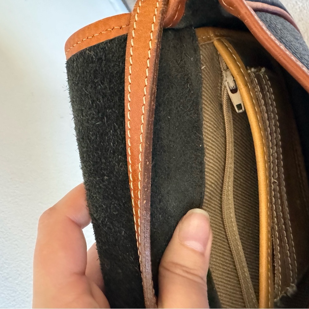 CONSIGNED—Vintage ‘90’s Dooney & Bourke Crossbody - Picture 10 of 10